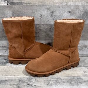 UGG Essential Short Boots in Chestnut - Size - 11